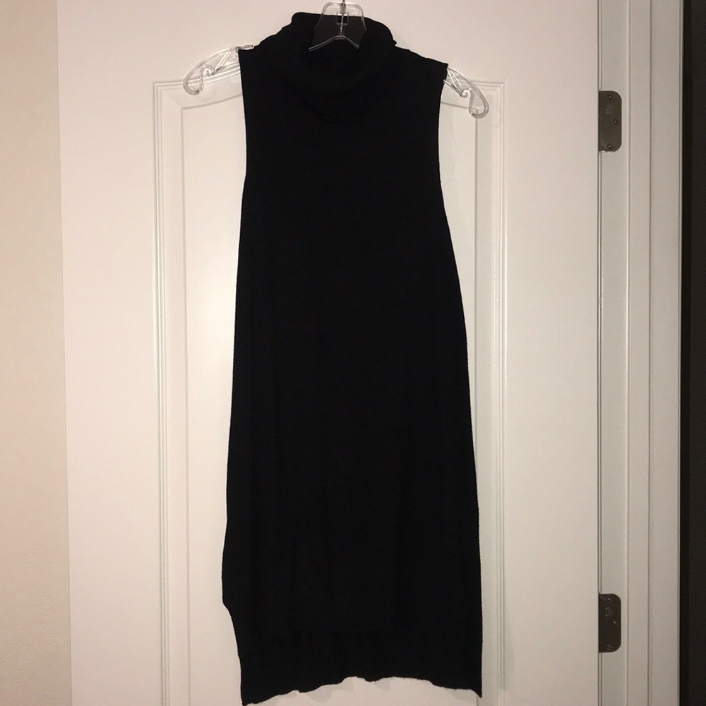 Olive and Oak Black Sleeveless Turtleneck Dress